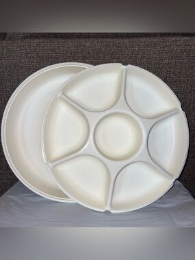 Vtg Tupperware 1665 Divided 7 Section Divided Tray With Lid Beige Entertaining